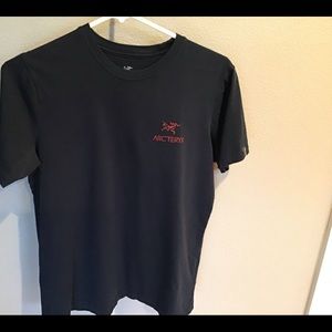 Arc’teryx men’s t shirt size small